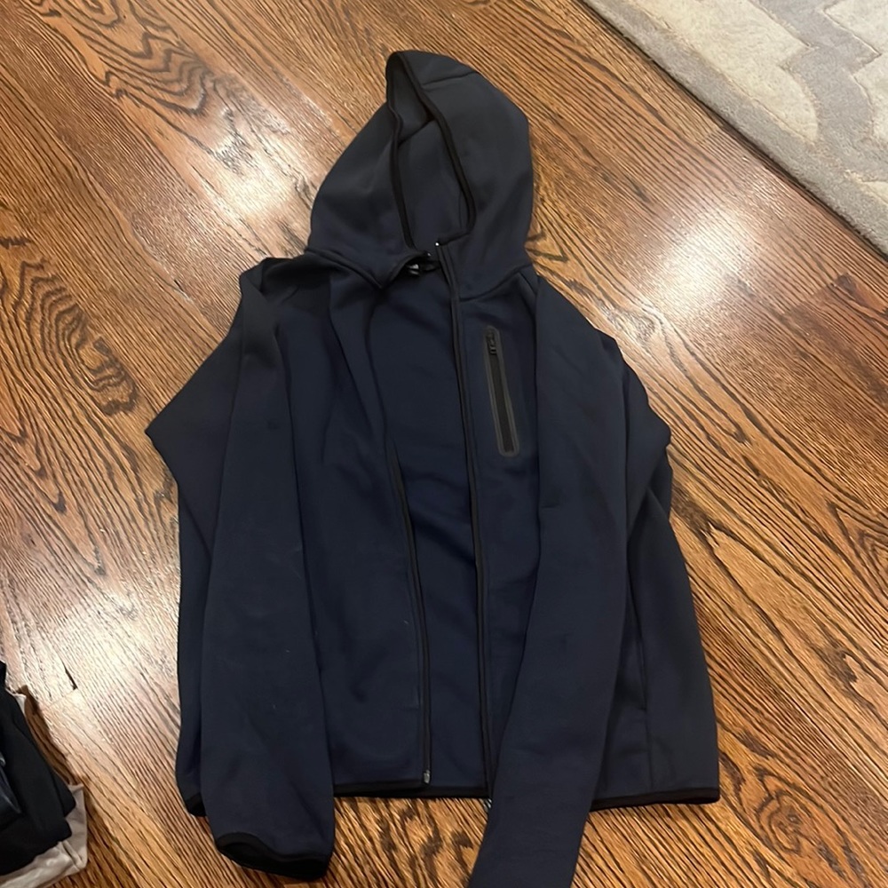 Uniqlo Size small navy blue sweatshirt.